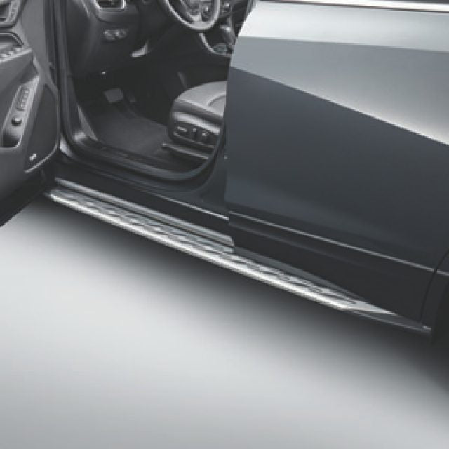 Chevrolet Molded Assist Steps in Black for 2018-2023 Equinox 84245428