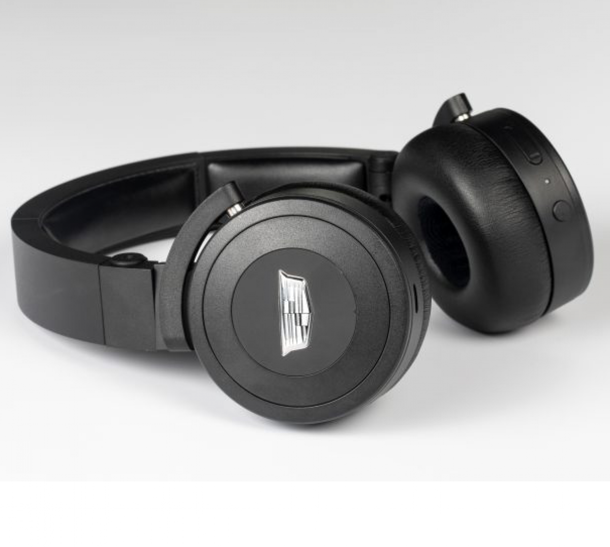Cadillac Audio - Associated Accessories, Bluetooth\u00AE Headphones 19420338 19420338