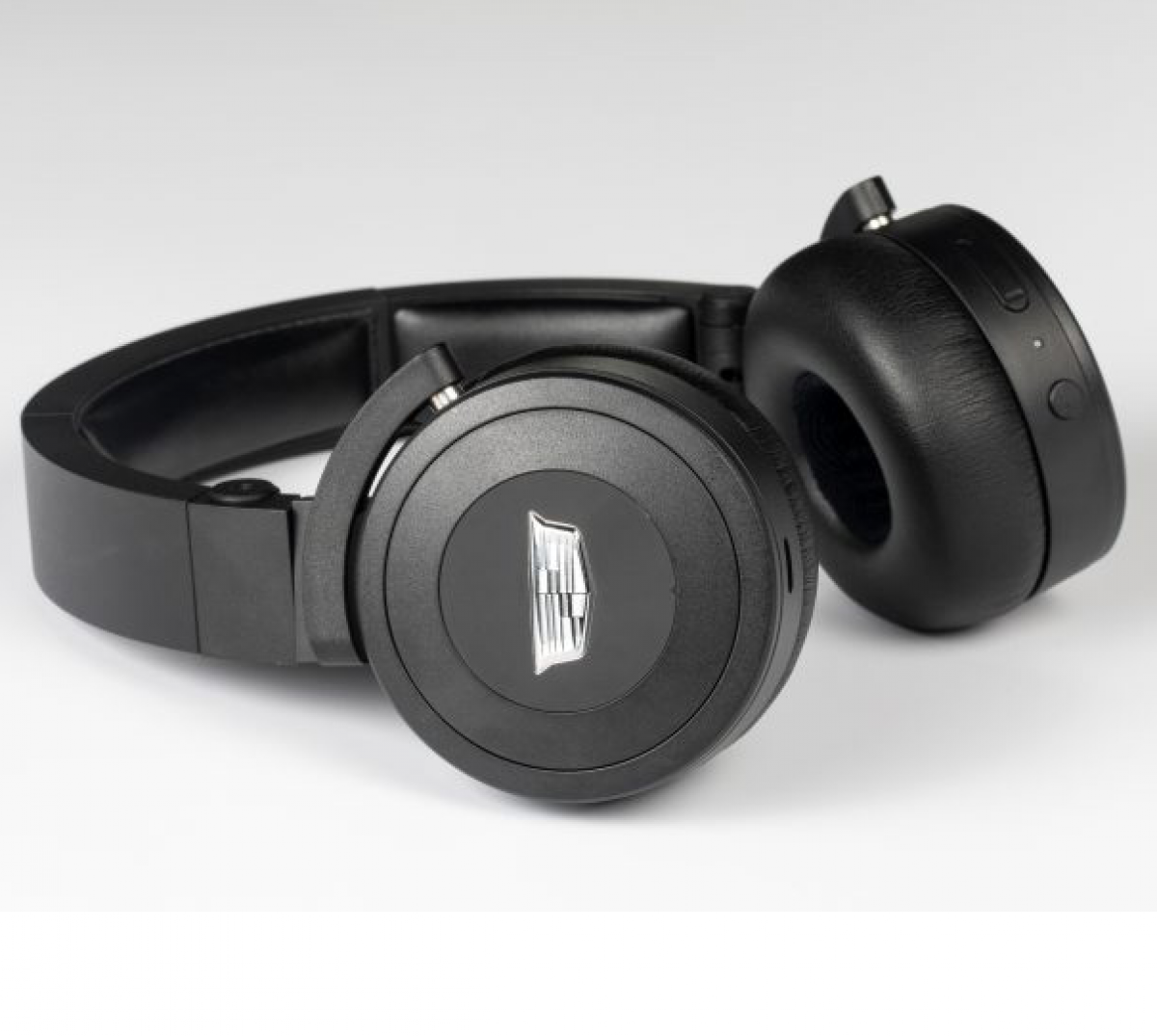 Cadillac  Audio - Associated Accessories, Bluetooth\u00AE Headphones 19420338 19420338