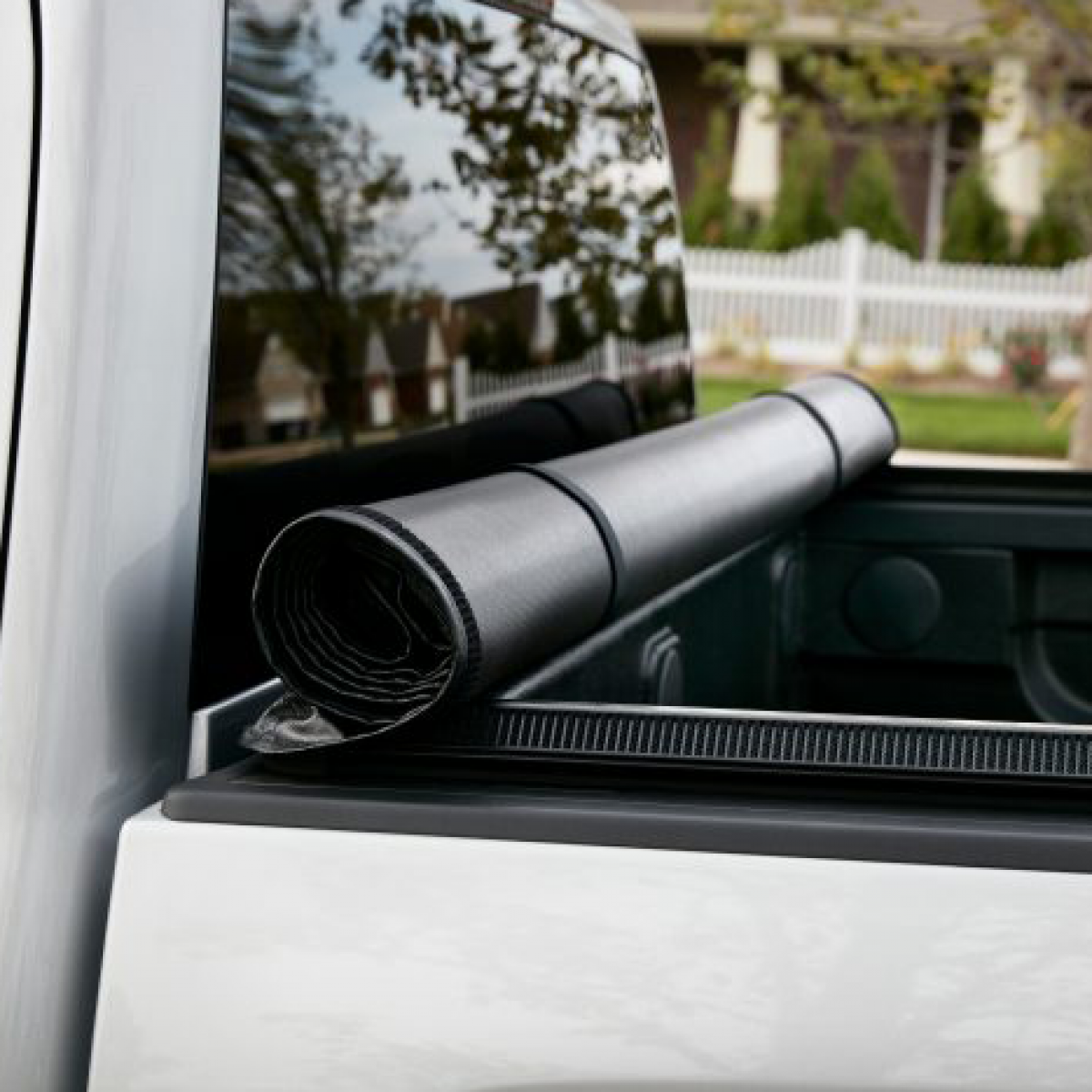 Chevrolet  Tonneau Cover - Associated Accessories, Soft Roll-Up for 2016-2021 Colorado 19333153